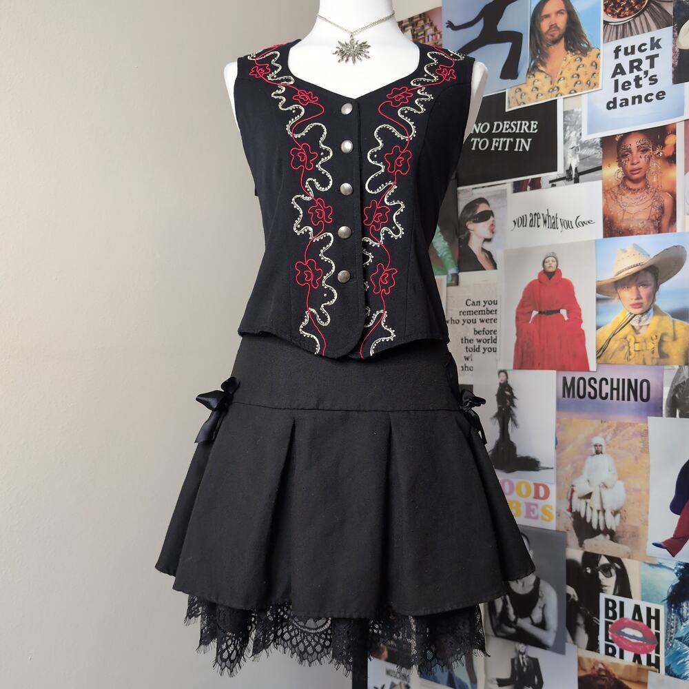 Embroidered Vintage Floral Button-Up Vest Western